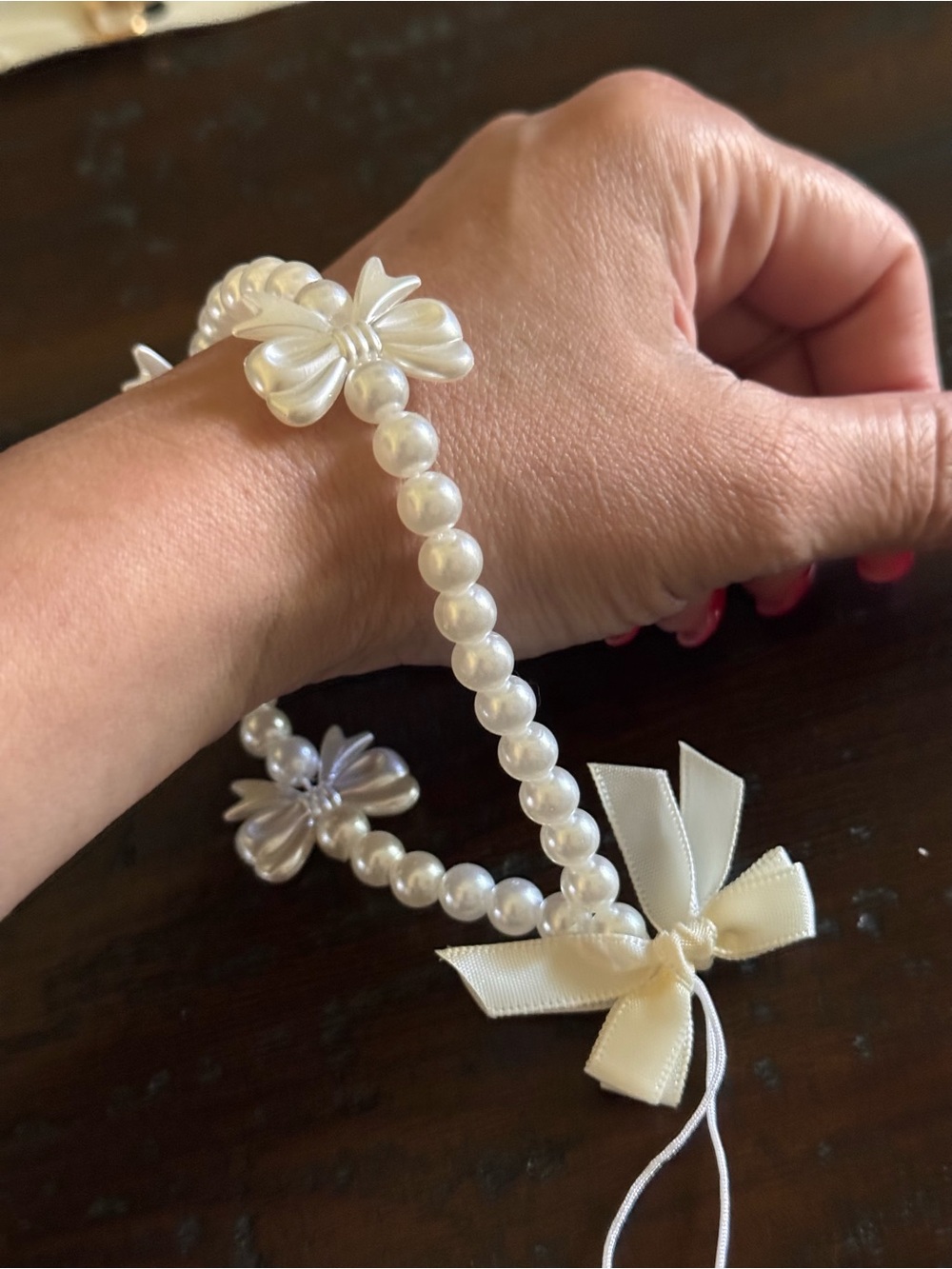 Pearl Bead Bow Celphone Bracelet - White